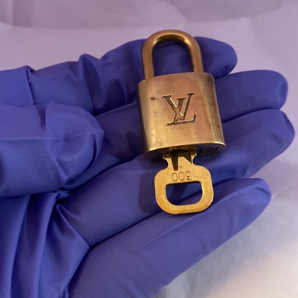 Louis Vuitton #300 lock and key - Picture 5 of 6